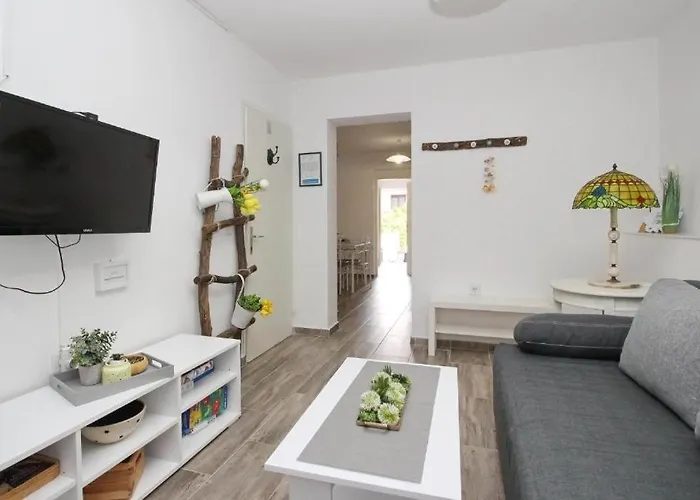With Parking Space Baska, Krk - 24408 Apartmán Baška